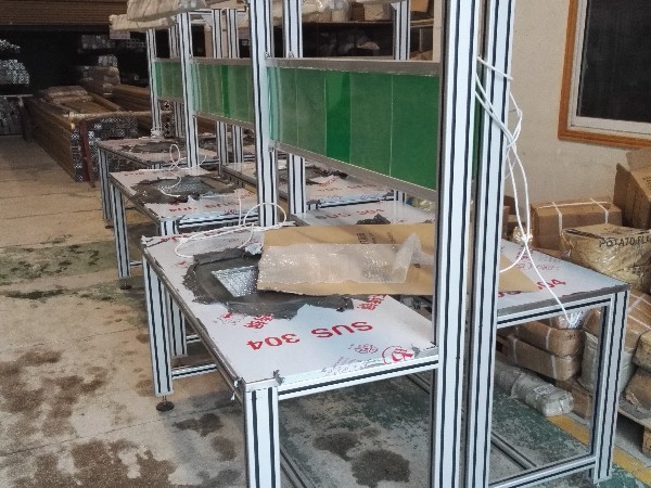 鋁型材搭建的南京防靜電工作臺有什么好處？