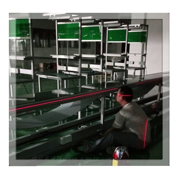 客戶(hù)現(xiàn)場(chǎng)安裝調(diào)試——鋁型材皮帶線工作臺(tái)