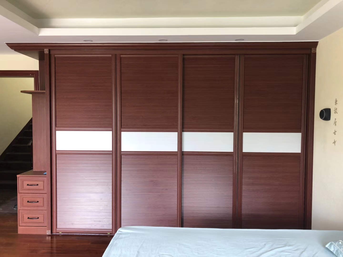 全鋁衣柜-03（風格：中式；顏色：紅橡）