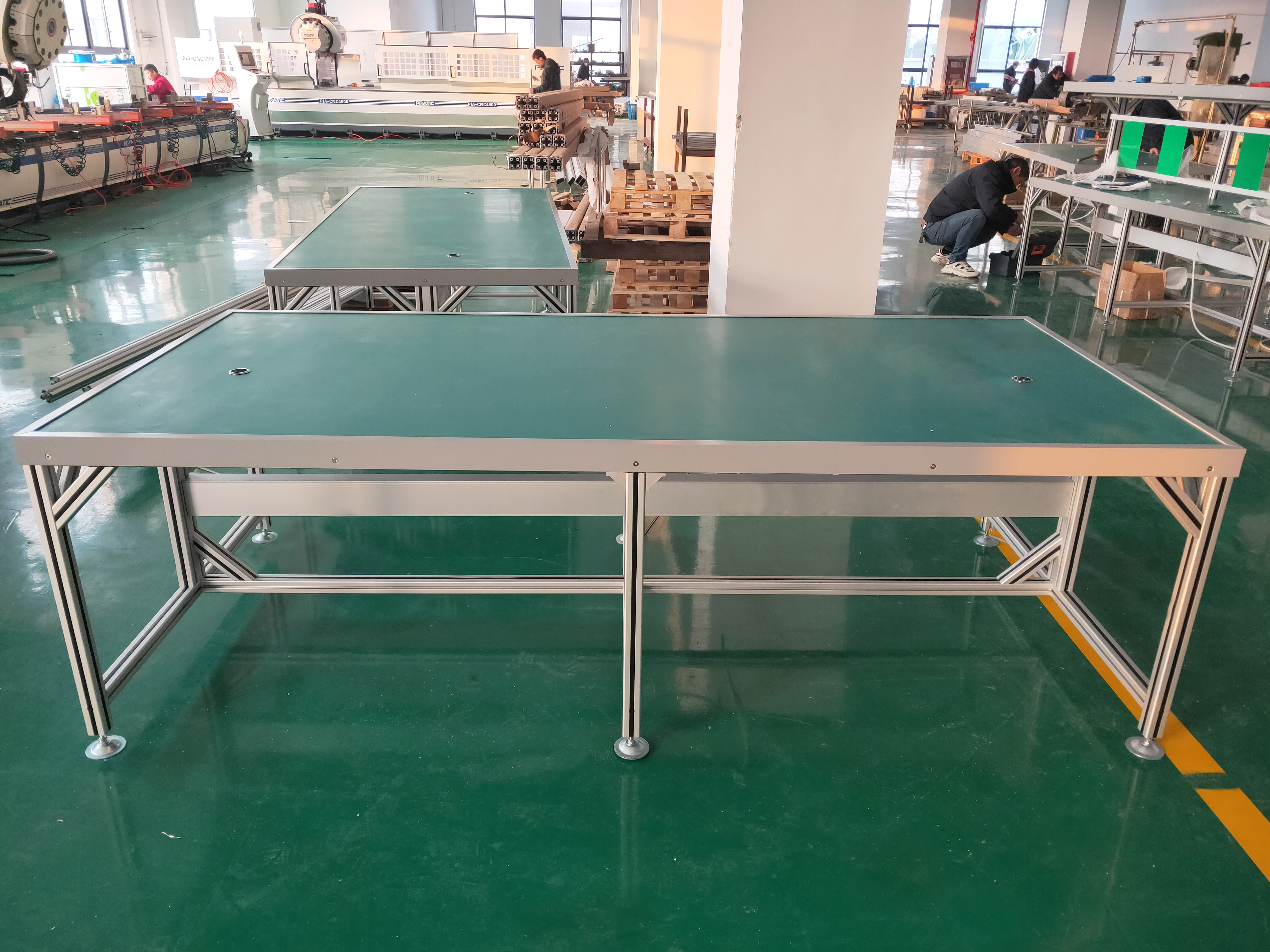 在南京當地，有多少種類的防靜電工作臺？