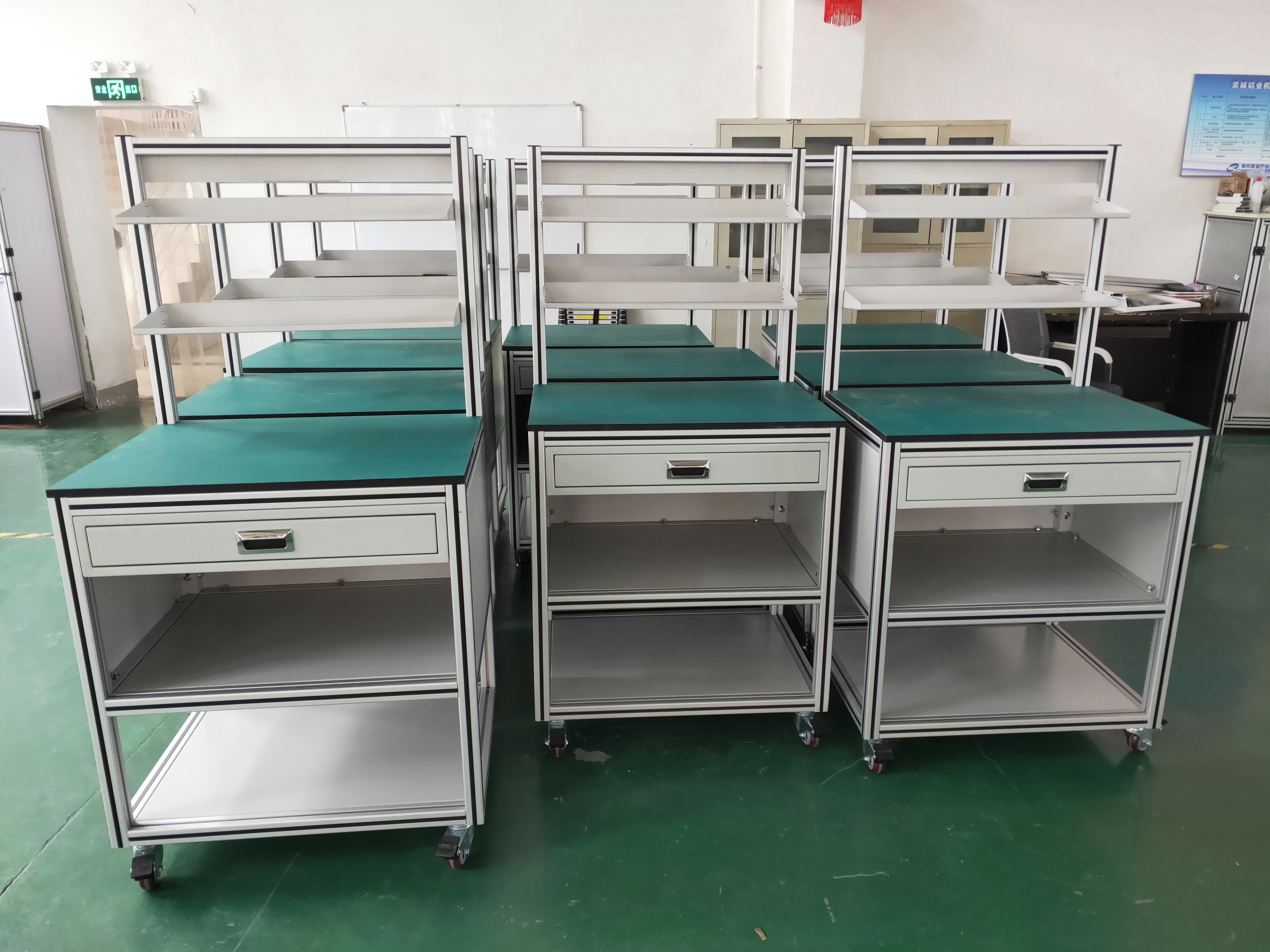 有多少廠家可以制作出防靜電操作臺(tái)？